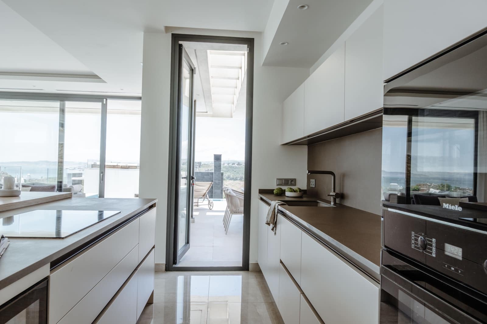 5 slaapkamer Huis te koop in Estepona met zwembad - € 2.195.000 (Ref: 9004252)