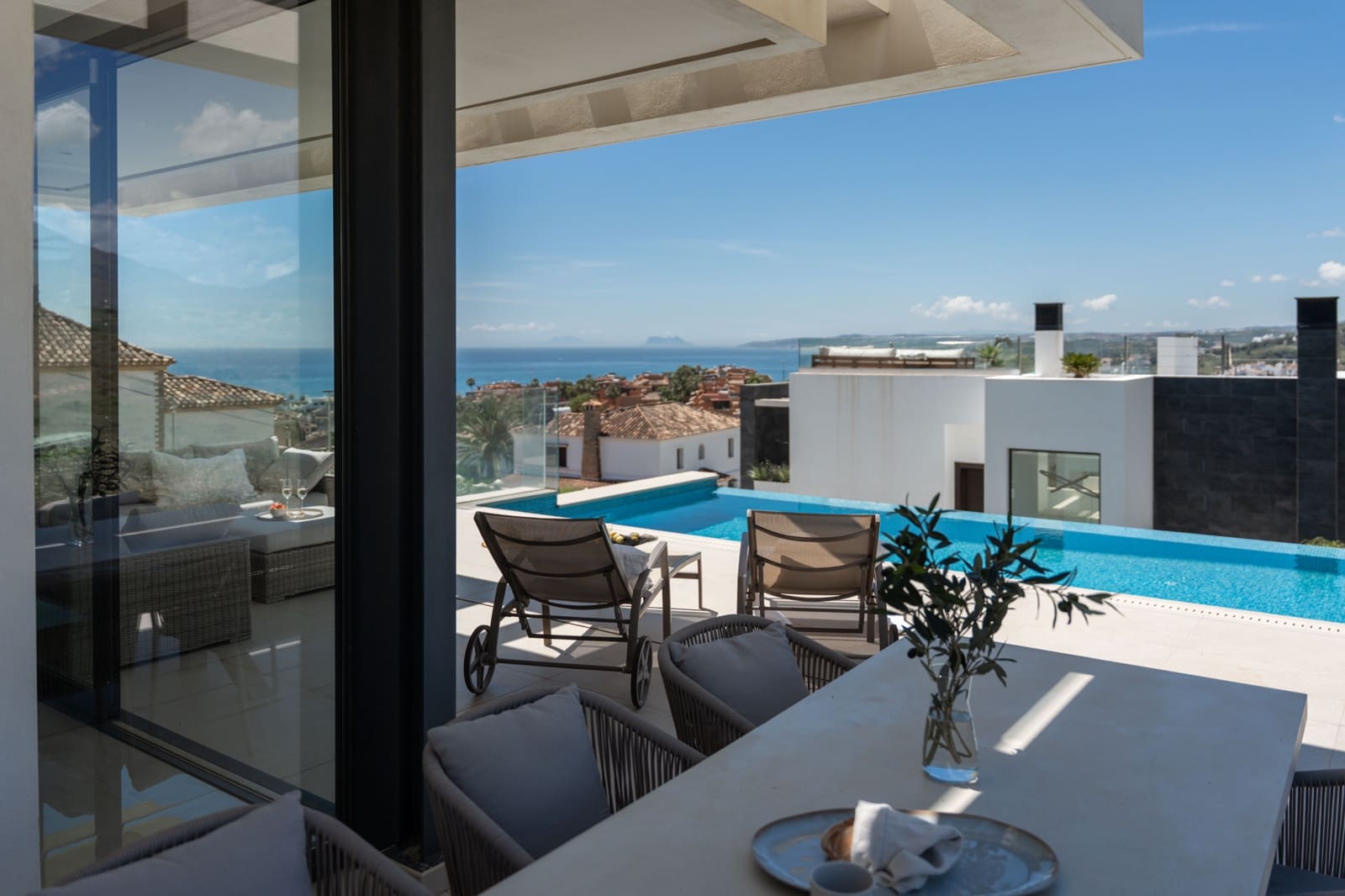 5 slaapkamer Huis te koop in Estepona met zwembad - € 2.195.000 (Ref: 9004252)