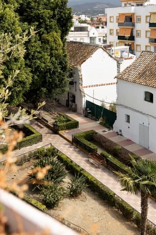 8 makuuhuone Omakotitalo myytävänä paikassa San Pedro de Alcántara Pueblo, Marbella mukana uima-altaan - 900 000 € (Ref: 9004255)