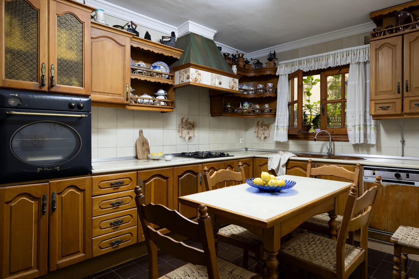 8 soveværelse Byhus til salg i San Pedro de Alcantara med swimmingpool - € 900.000 (Ref: 9004255)