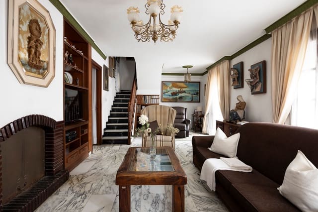 8 Zimmer Haus zu verkaufen in San Pedro de Alcántara Pueblo, Marbella mit Pool - 900.000 € (Ref: 9004255)