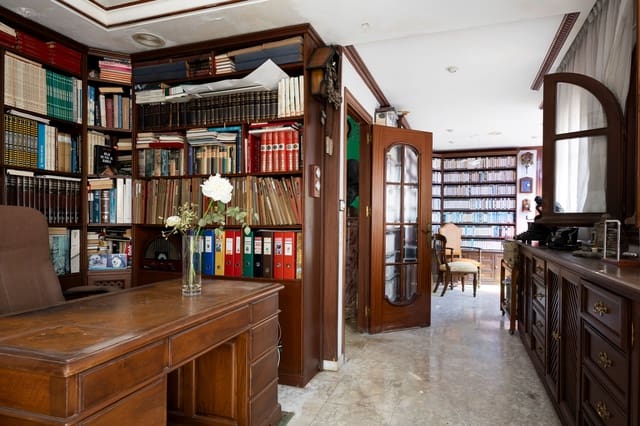 8 makuuhuone Omakotitalo myytävänä paikassa San Pedro de Alcántara Pueblo, Marbella mukana uima-altaan - 900 000 € (Ref: 9004255)