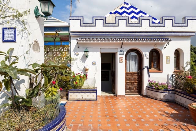 8 makuuhuone Omakotitalo myytävänä paikassa San Pedro de Alcántara Pueblo, Marbella mukana uima-altaan - 900 000 € (Ref: 9004255)