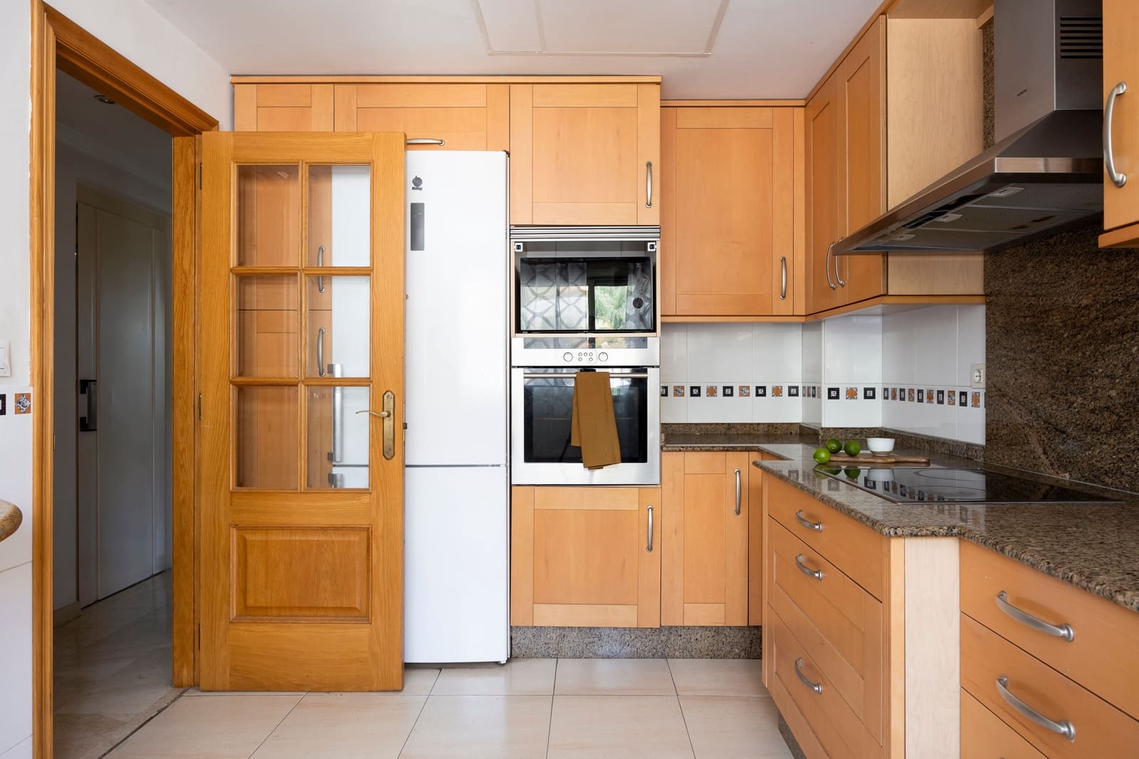 4 soveværelse Byhus til salg i Marbella med swimmingpool - € 899.900 (Ref: 9004668)