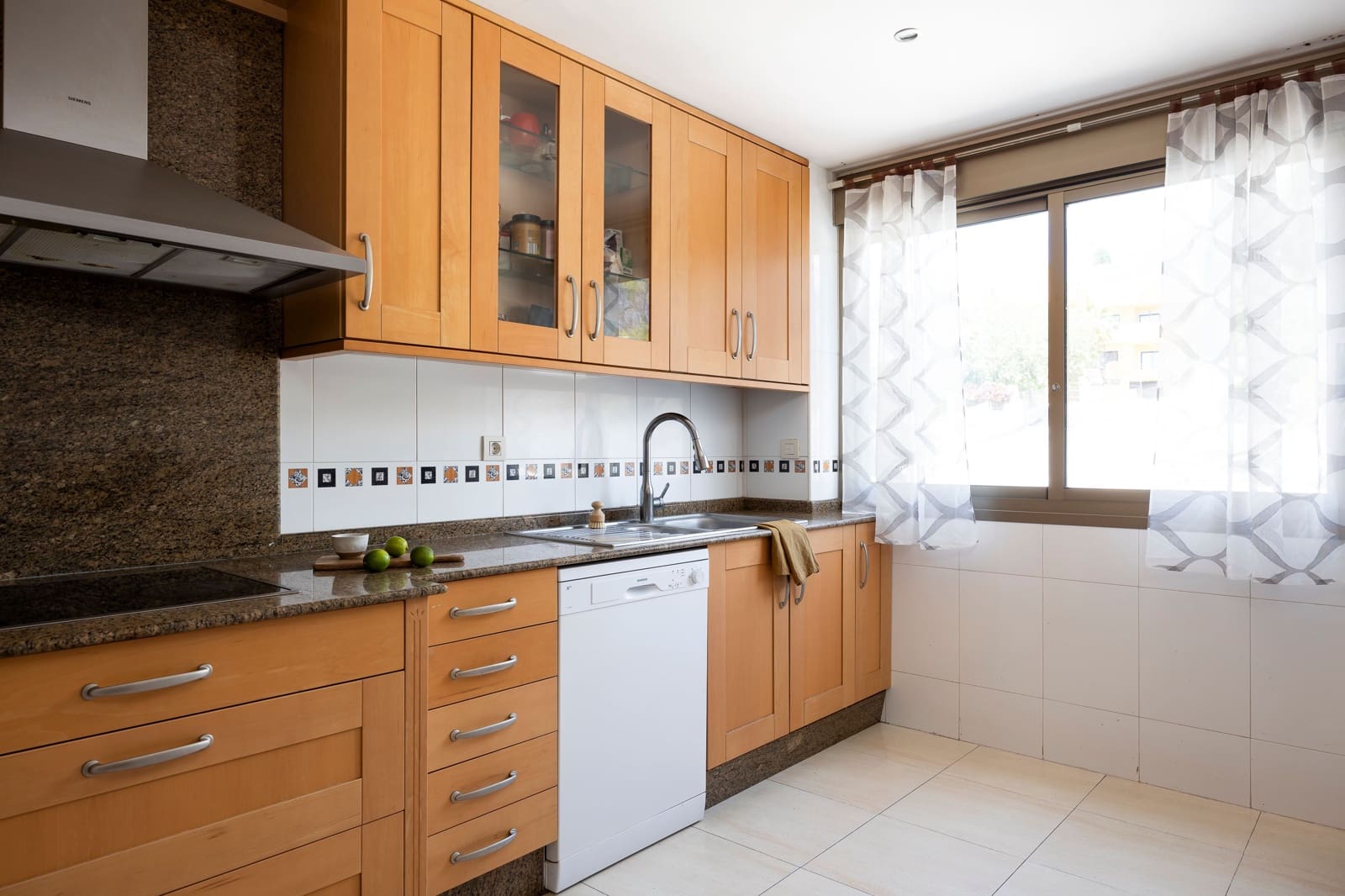 4 soveværelse Byhus til salg i Marbella med swimmingpool - € 899.900 (Ref: 9004668)