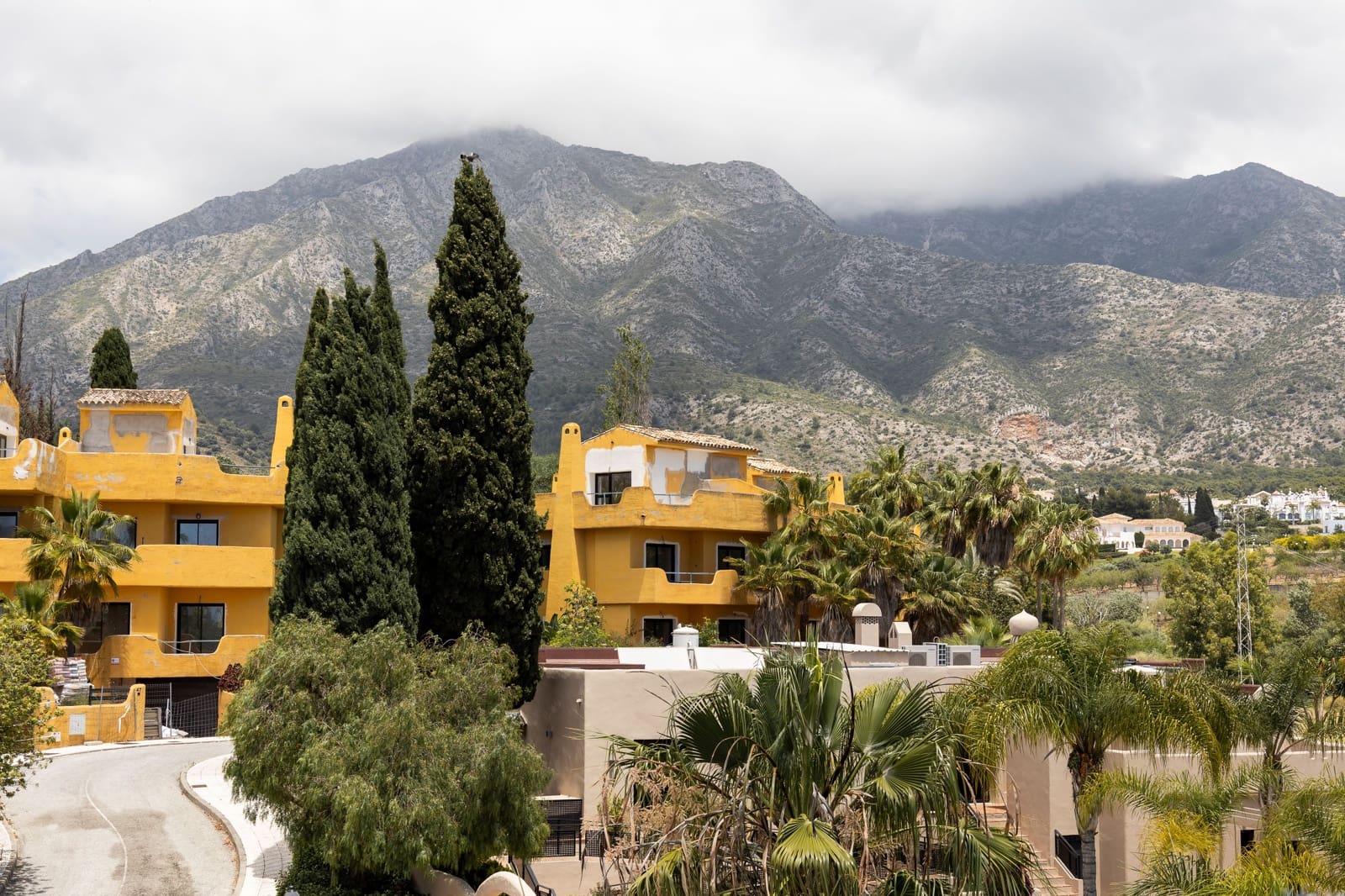 4 soveværelse Byhus til salg i Marbella med swimmingpool - € 899.900 (Ref: 9004668)