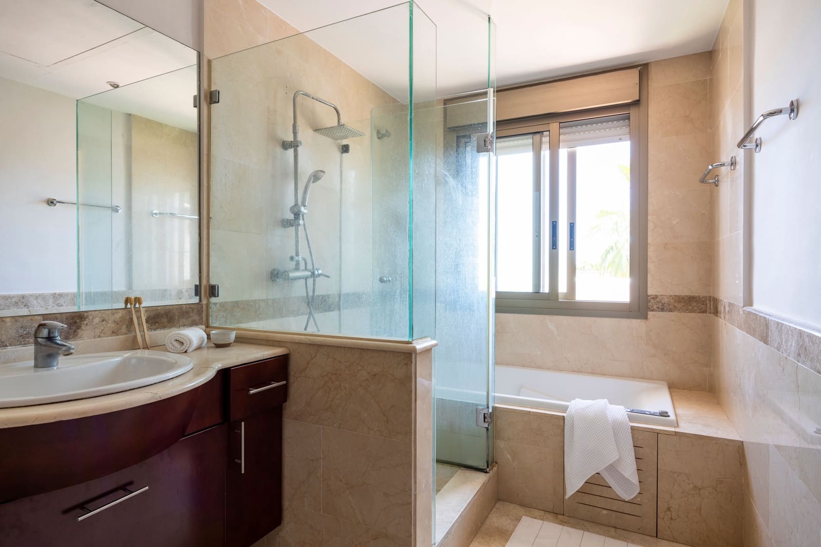 4 soveværelse Byhus til salg i Marbella med swimmingpool - € 899.900 (Ref: 9004668)