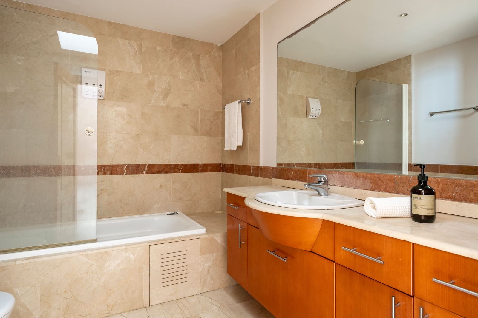 4 soveværelse Byhus til salg i Marbella med swimmingpool - € 899.900 (Ref: 9004668)