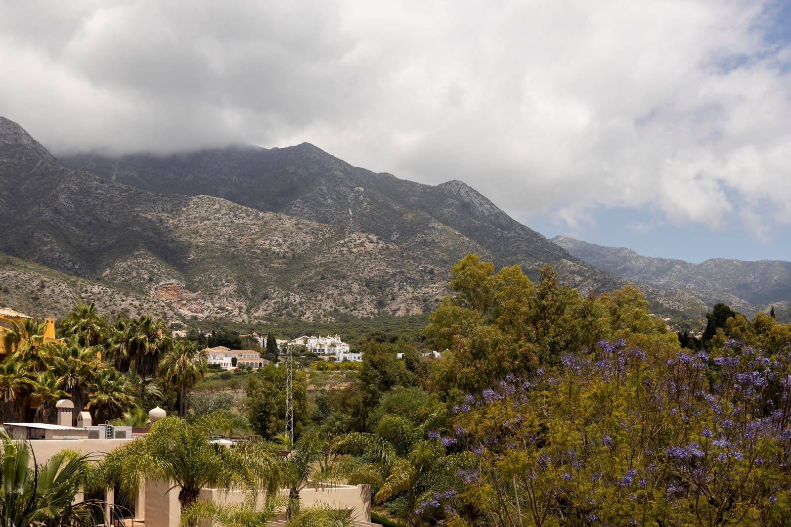 4 soveværelse Byhus til salg i Marbella med swimmingpool - € 899.900 (Ref: 9004668)