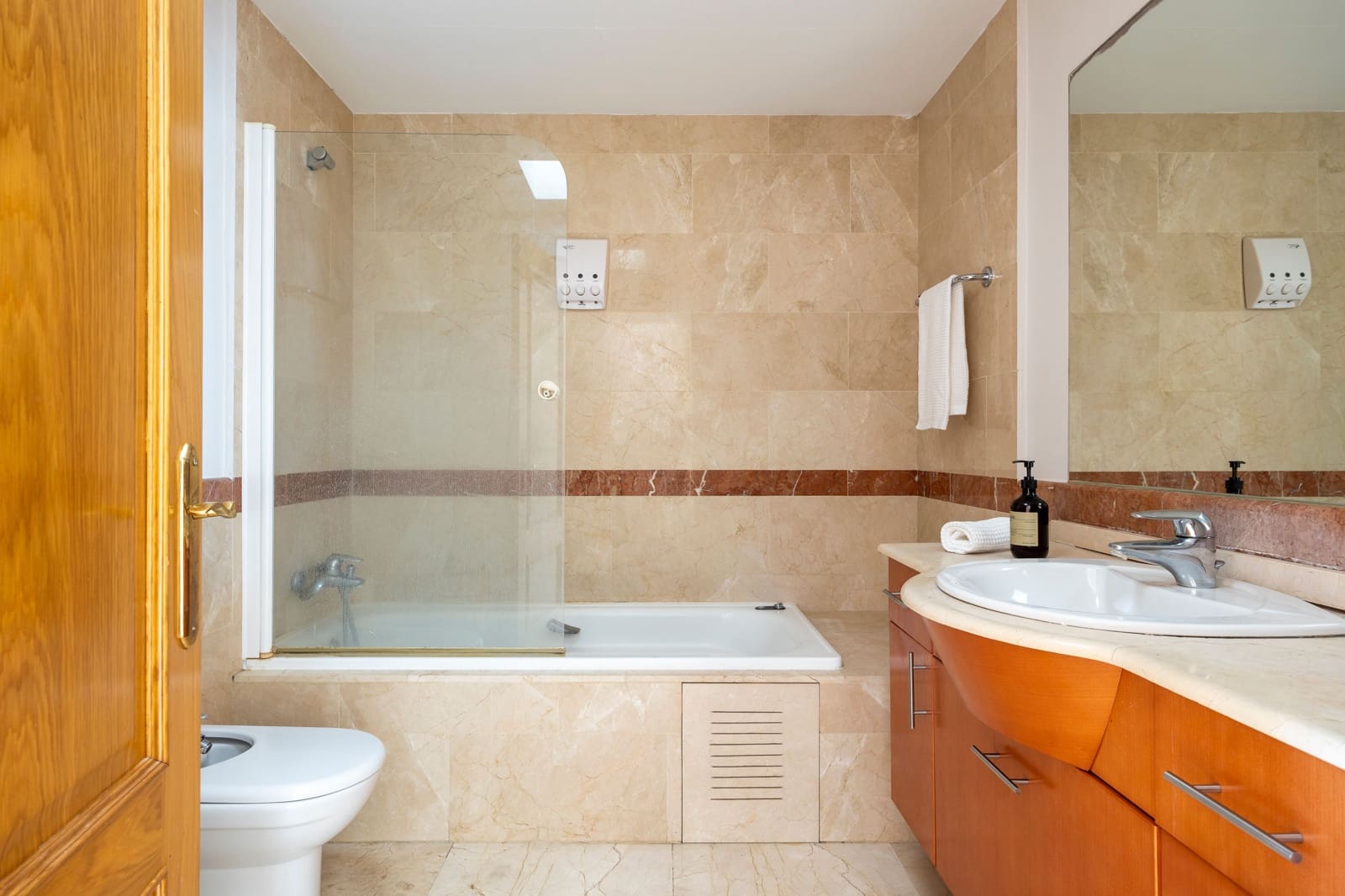 4 soveværelse Byhus til salg i Marbella med swimmingpool - € 899.900 (Ref: 9004668)