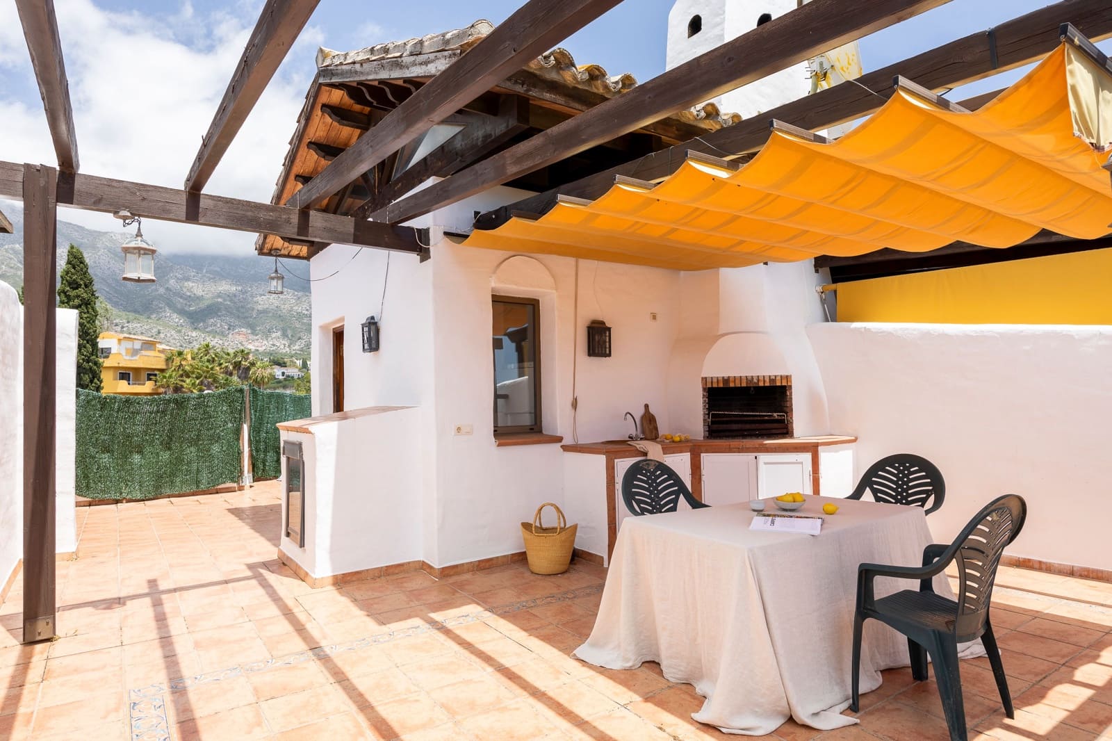 4 soveværelse Byhus til salg i Marbella med swimmingpool - € 899.900 (Ref: 9004668)