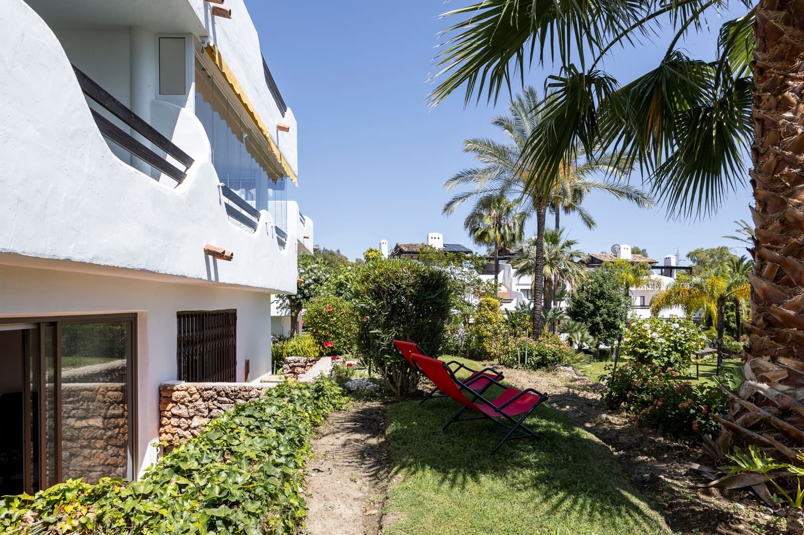 4 soveværelse Byhus til salg i Marbella med swimmingpool - € 899.900 (Ref: 9004668)