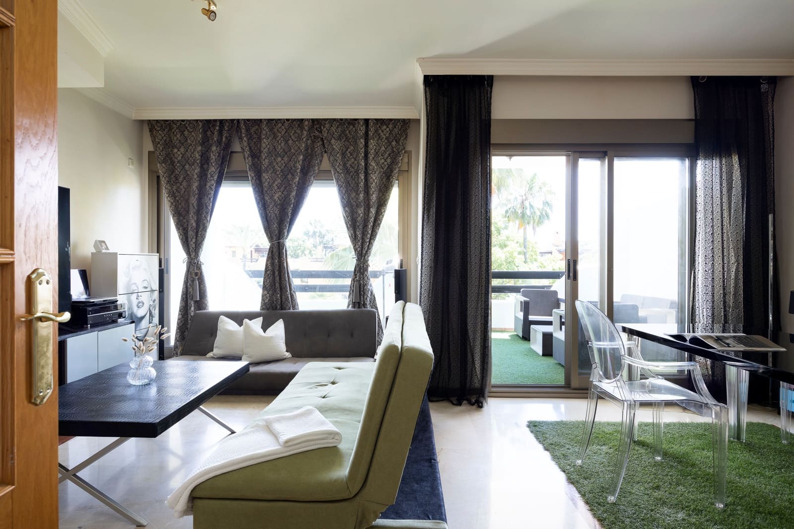 4 soveværelse Byhus til salg i Marbella med swimmingpool - € 899.900 (Ref: 9004668)