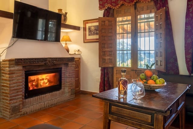 6 bedroom Townhouse for sale in Sayalonga with pool - € 780,000 (Ref: 9006670)