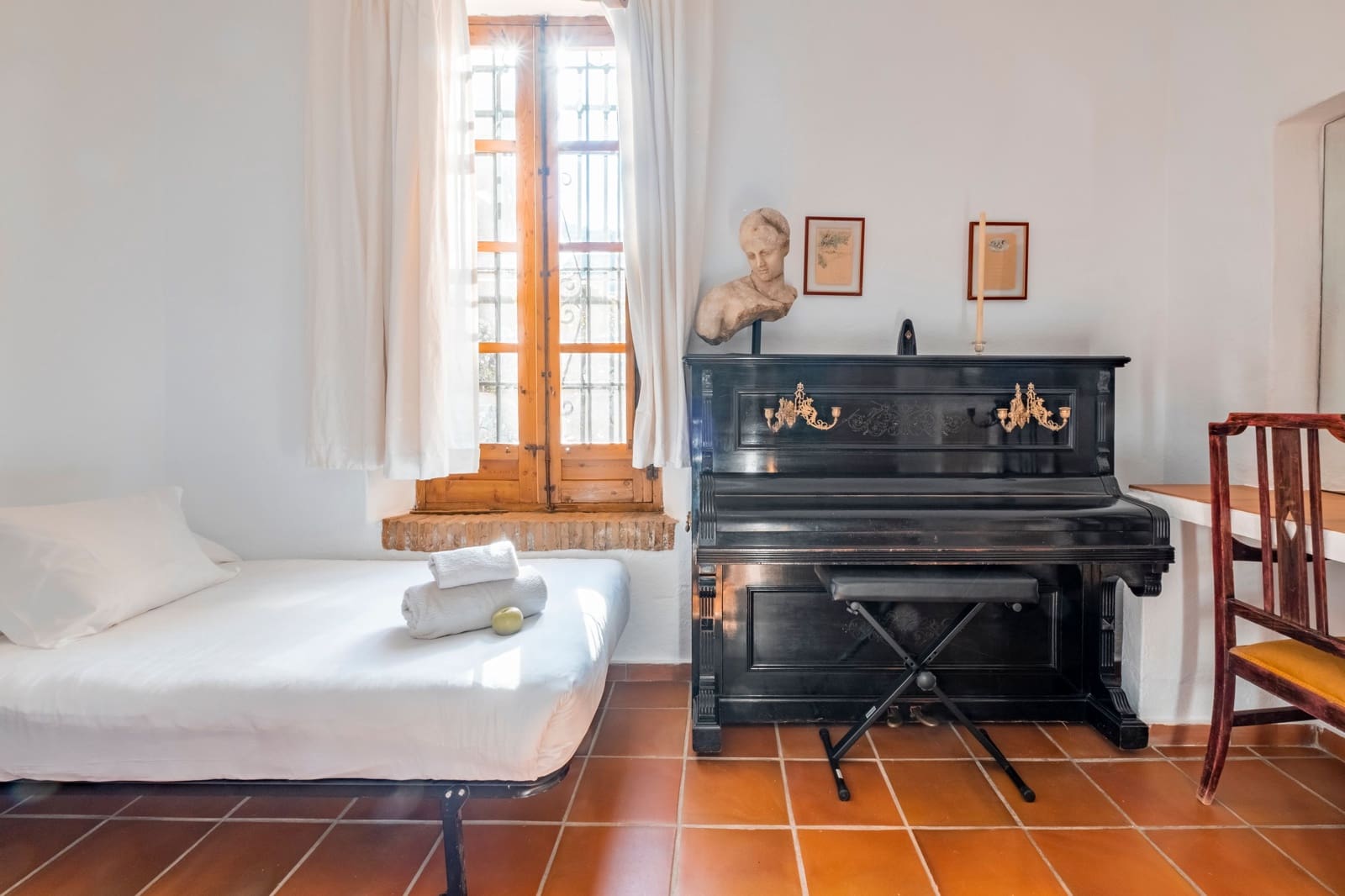 6 sypialnia Dom na sprzedaż w Sayalonga z basenem - 780 000 € (Ref: 9006670)