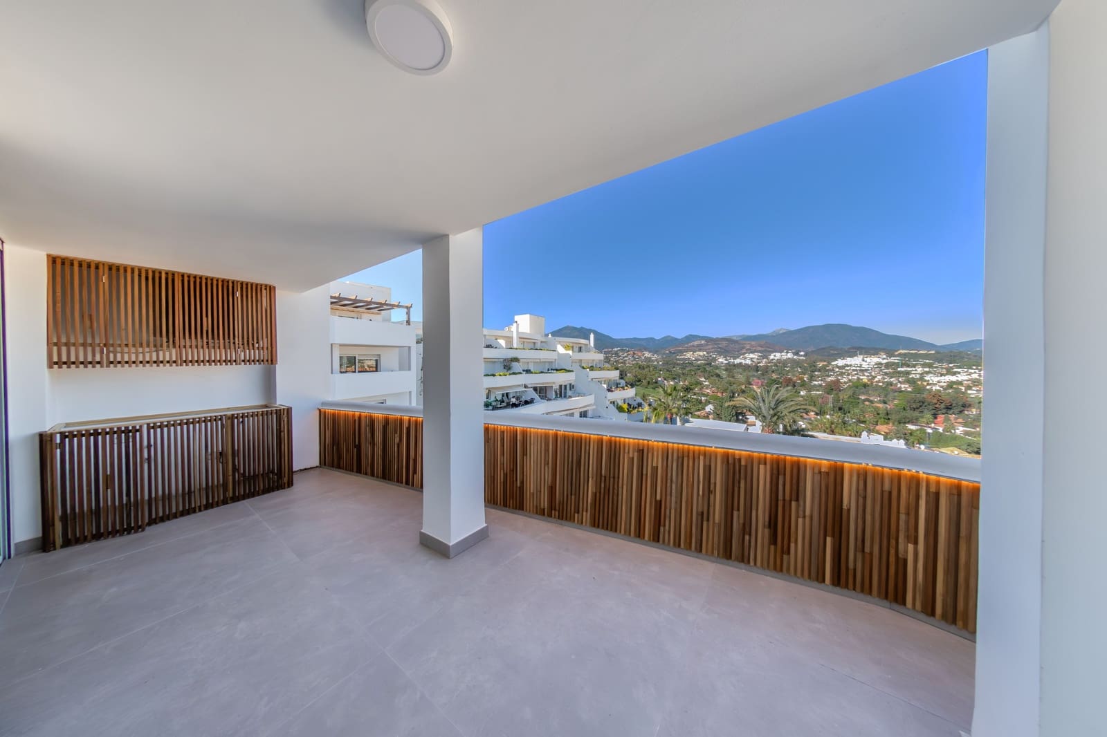 2 sovrum Takvåning till salu i Marbella med pool - 890 000 € (Ref: 9035571)