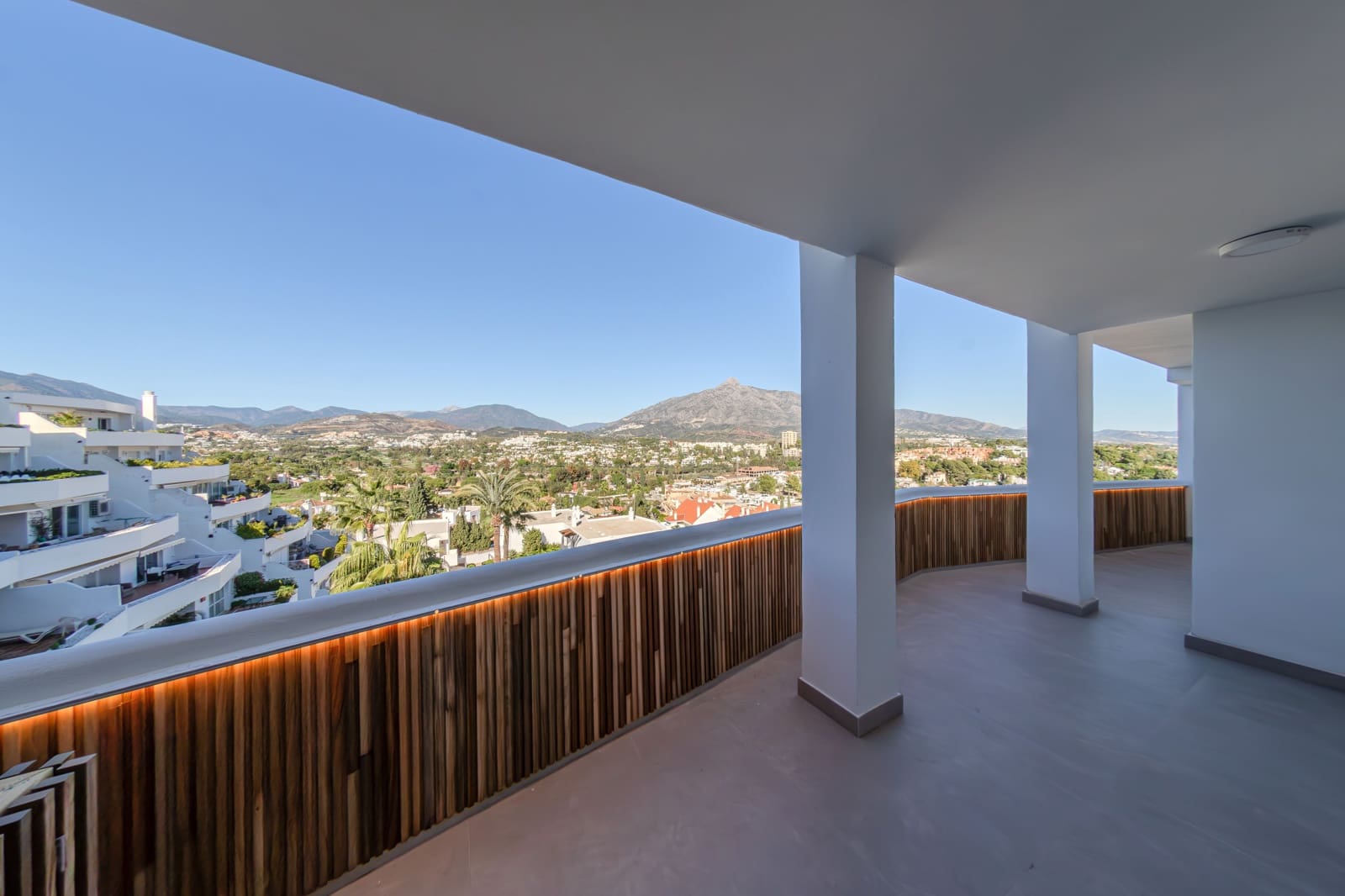 2 sovrum Takvåning till salu i Marbella med pool - 890 000 € (Ref: 9035571)