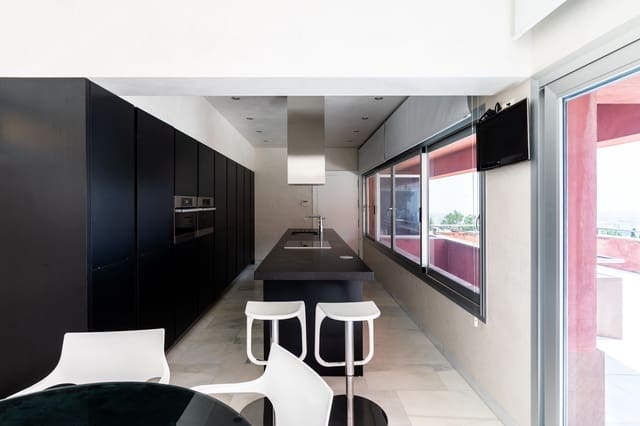 4 soverom Villa til salgs i El Atabal, Málaga by med svømmebasseng - € 1 950 000 (Ref: 9043993)