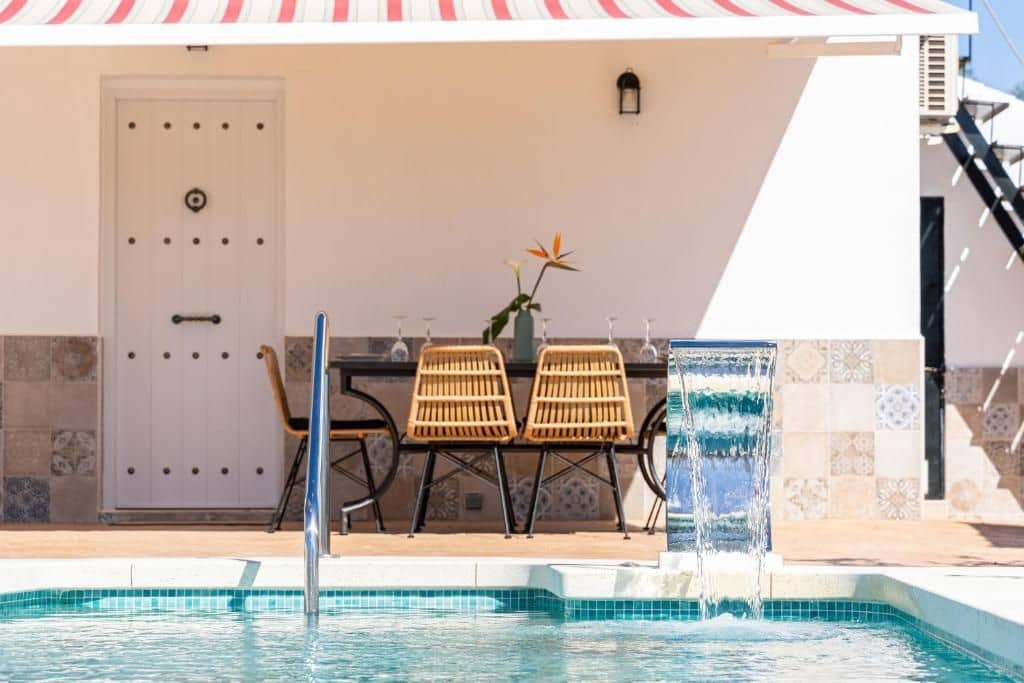 8 soveværelse Finca/Landehus til salg i Malaga by med swimmingpool - € 650.000 (Ref: 9053656)