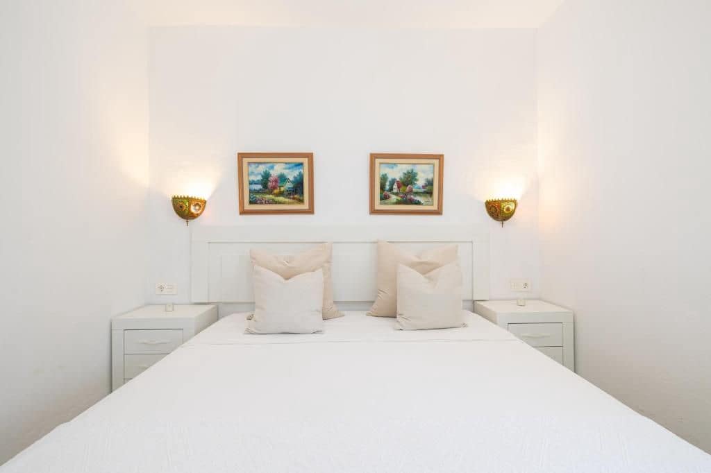 8 soveværelse Finca/Landehus til salg i Malaga by med swimmingpool - € 650.000 (Ref: 9053656)