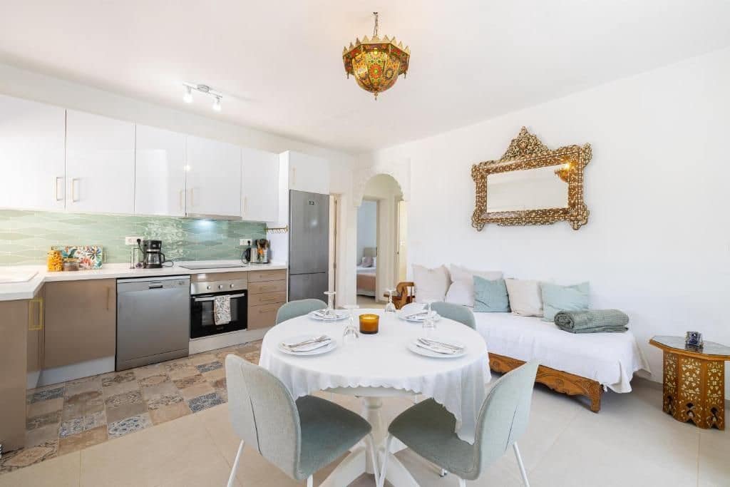 8 soveværelse Finca/Landehus til salg i Malaga by med swimmingpool - € 650.000 (Ref: 9053656)