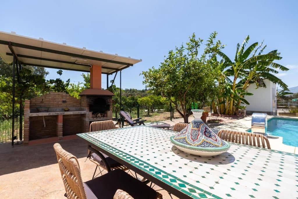 8 soveværelse Finca/Landehus til salg i Malaga by med swimmingpool - € 650.000 (Ref: 9053656)
