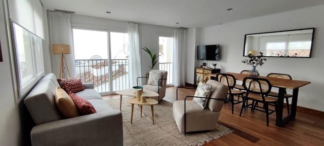 2 bedroom Apartment for sale in Puerto Banus, Marbella - € 595,000 (Ref: 9053657)