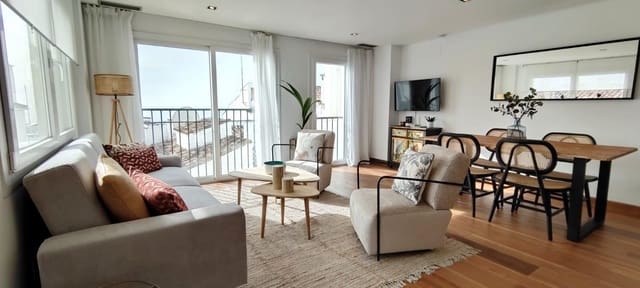 2 bedroom Apartment for sale in Puerto Banus, Marbella - € 595,000 (Ref: 9053657)