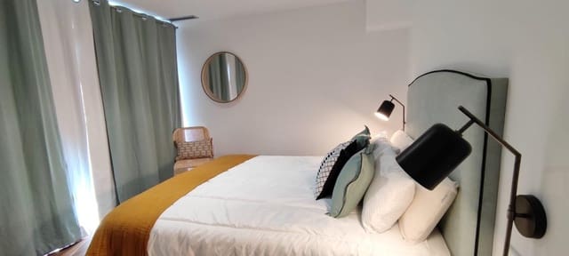 2 bedroom Apartment for sale in Puerto Banus, Marbella - € 595,000 (Ref: 9053657)