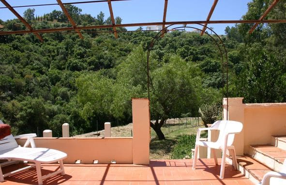 Hus til salgs i Los Arqueros - Puerto del Almendro, Benahavís - € 1 350 000 (Ref: 9056997)