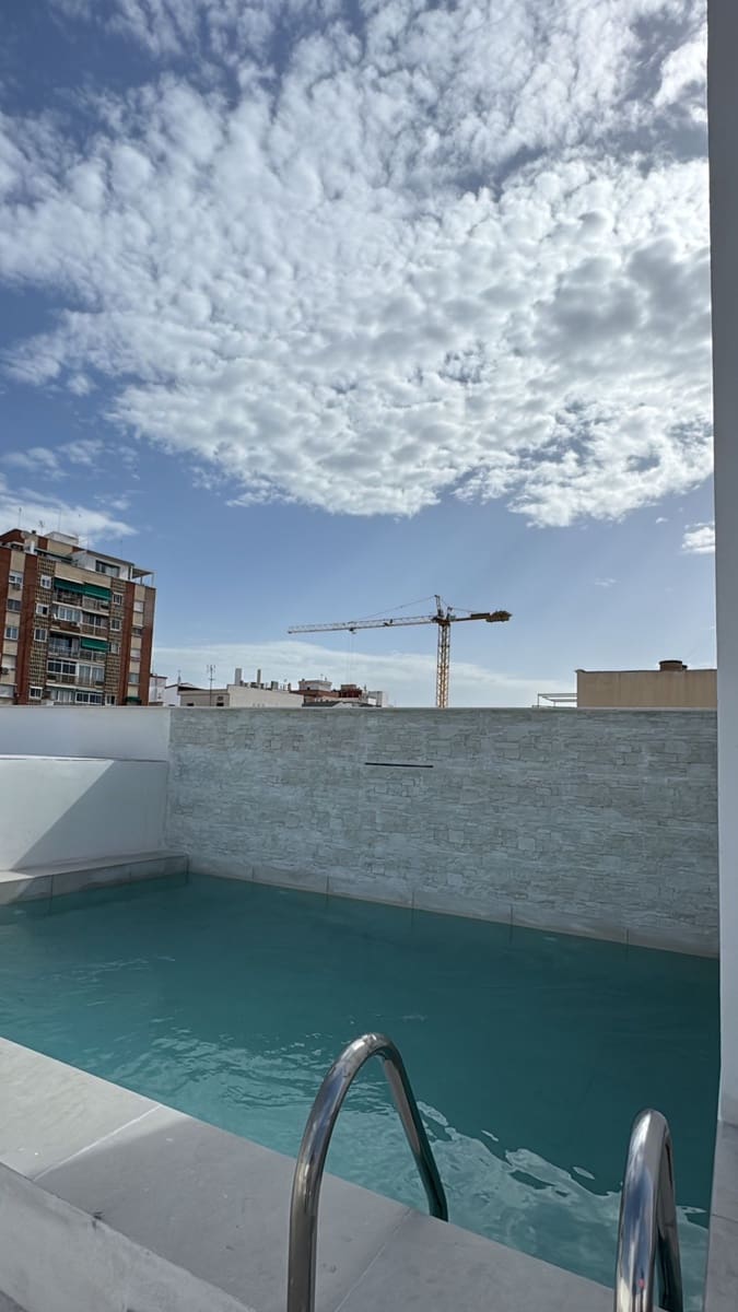 Studio til salg i Malaga by med swimmingpool - € 250.000 (Ref: 9066752)