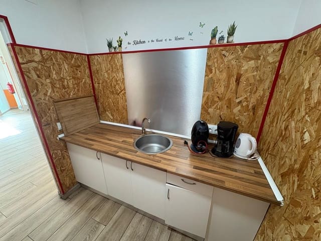 Yritys vuokrattavana paikassa Cortijo Alto, Málaga kaupunki - 900 € (Ref: 9069209)