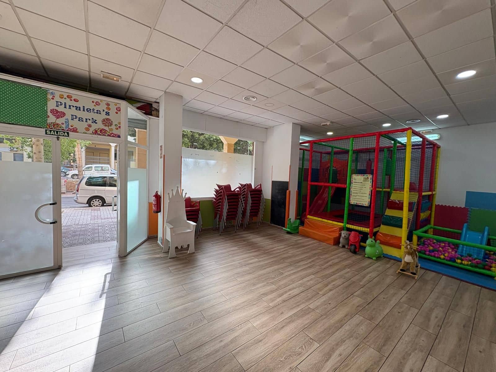 Virksomhed til leje i Malaga by - € 900 (Ref: 9069209)