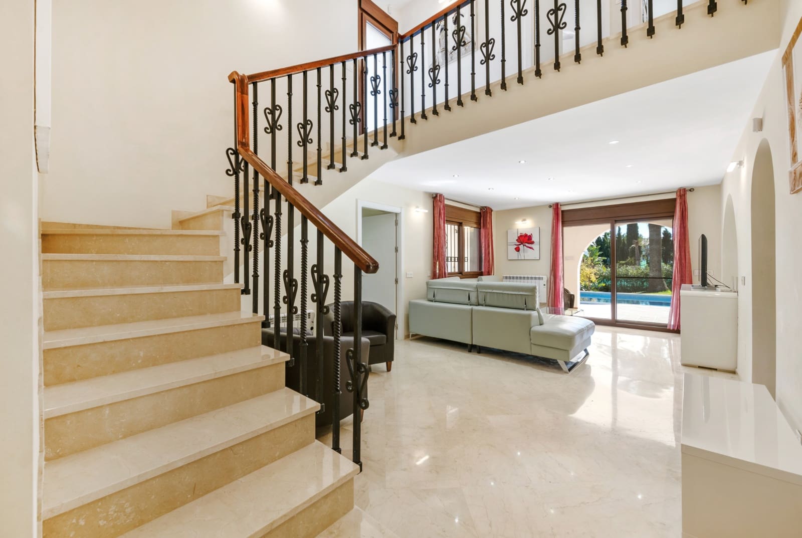 5 soveværelse Villa til salg i Estepona med swimmingpool - € 1.395.000 (Ref: 9085673)