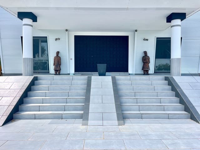 5 quarto Moradia para venda em Alhaurín de la Torre com piscina - 795 000 € (Ref: 9094443)