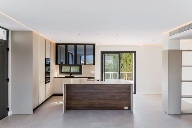 2 makuuhuone Huoneisto myytävänä paikassa Nueva Andalucía Centro, Marbella mukana uima-altaan - 890 000 € (Ref: 9100161)