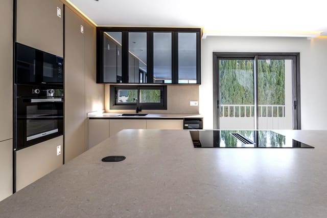 2 makuuhuone Huoneisto myytävänä paikassa Nueva Andalucía Centro, Marbella mukana uima-altaan - 890 000 € (Ref: 9100161)