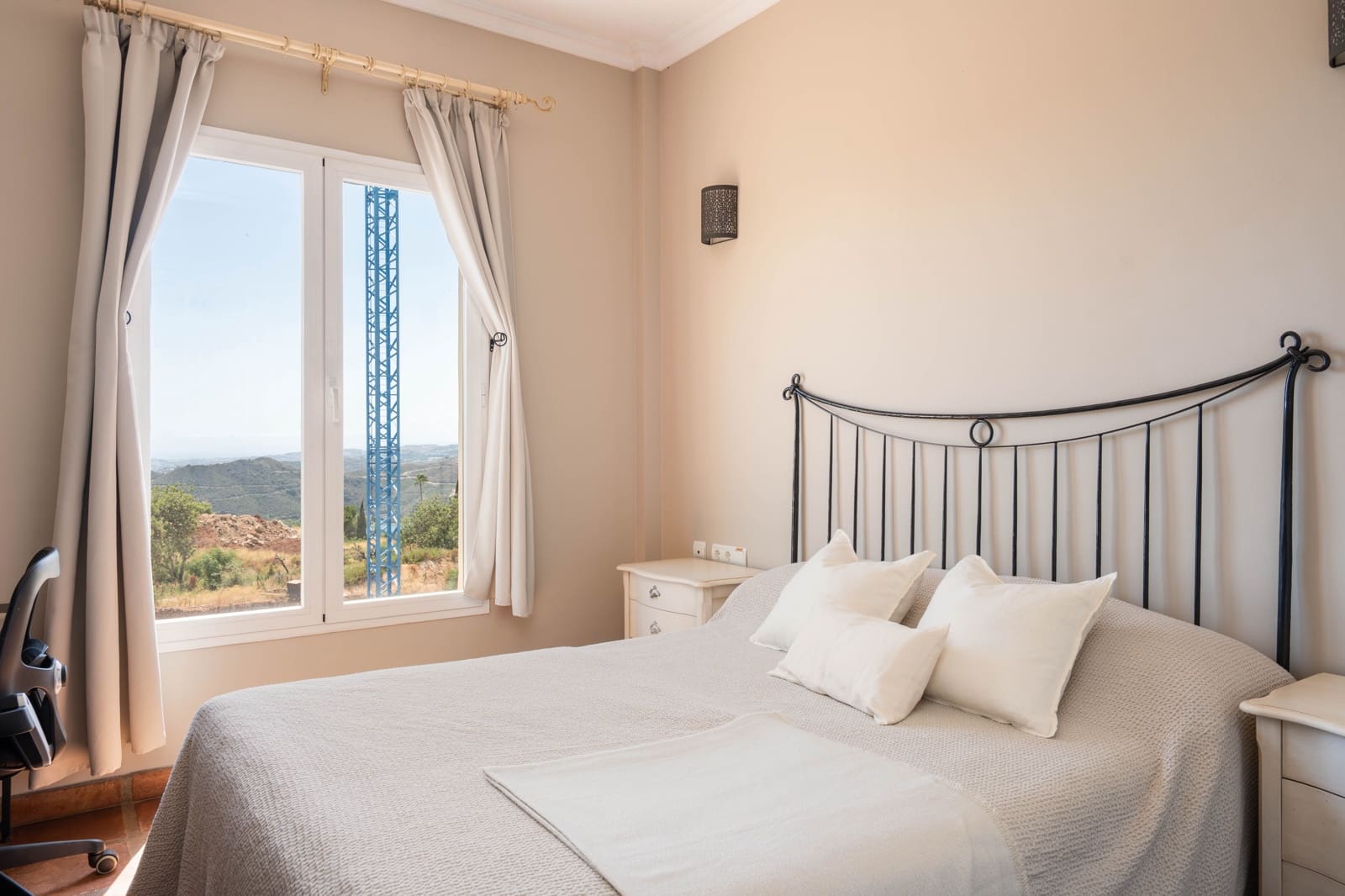 2 soveværelse Byhus til salg i Istan med swimmingpool - € 699.000 (Ref: 9100243)