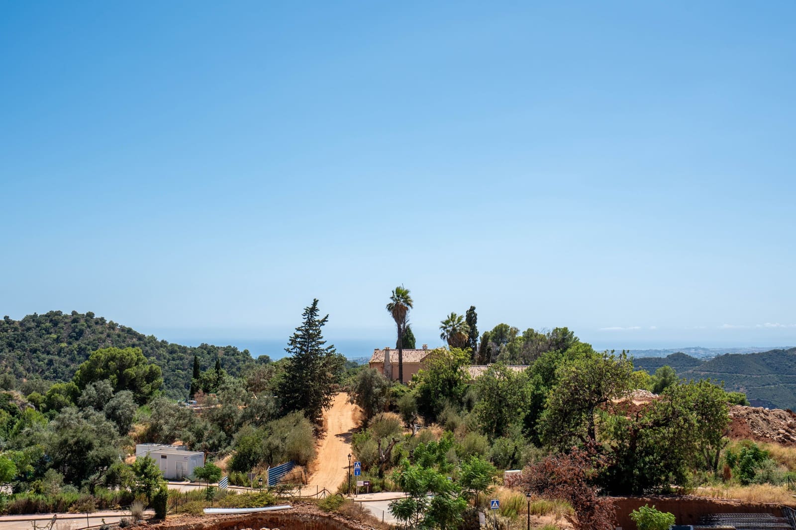 2 soveværelse Byhus til salg i Istan med swimmingpool - € 699.000 (Ref: 9100243)