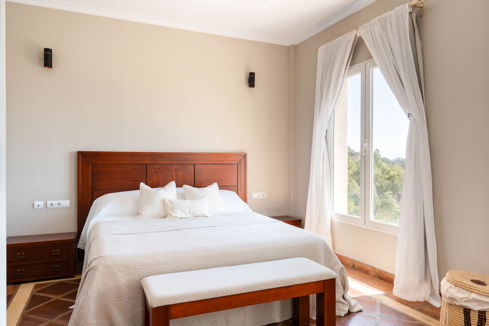 2 soveværelse Byhus til salg i Istan med swimmingpool - € 699.000 (Ref: 9100243)