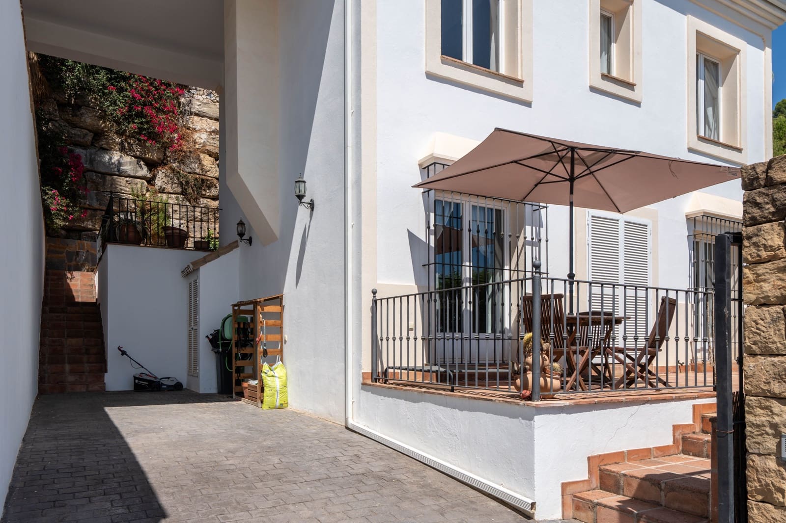 2 soveværelse Byhus til salg i Istan med swimmingpool - € 699.000 (Ref: 9100243)