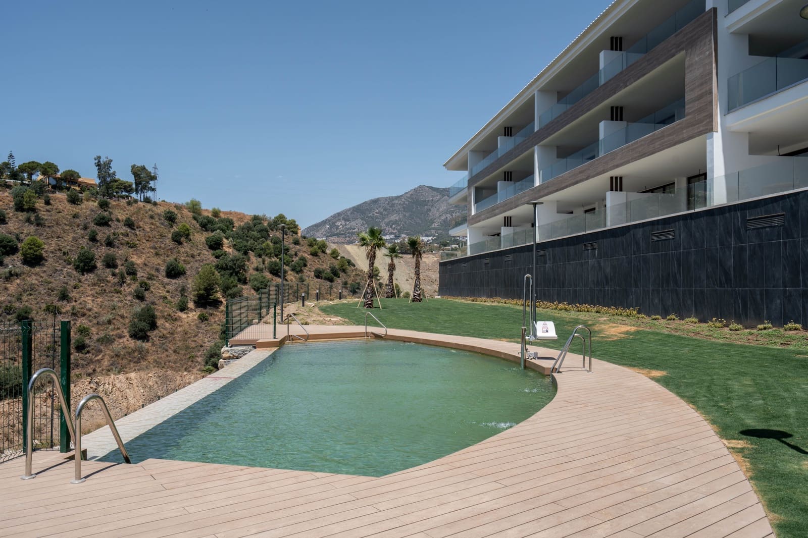 2 soveværelse Lejlighed til salg i Fuengirola med swimmingpool - € 449.000 (Ref: 9105173)