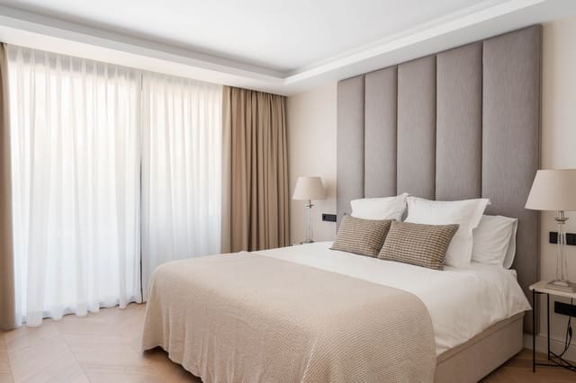 Casa de 4 habitaciones en Elviria, Marbella en venta con piscina - 3.195.000 € (Ref: 9107000)