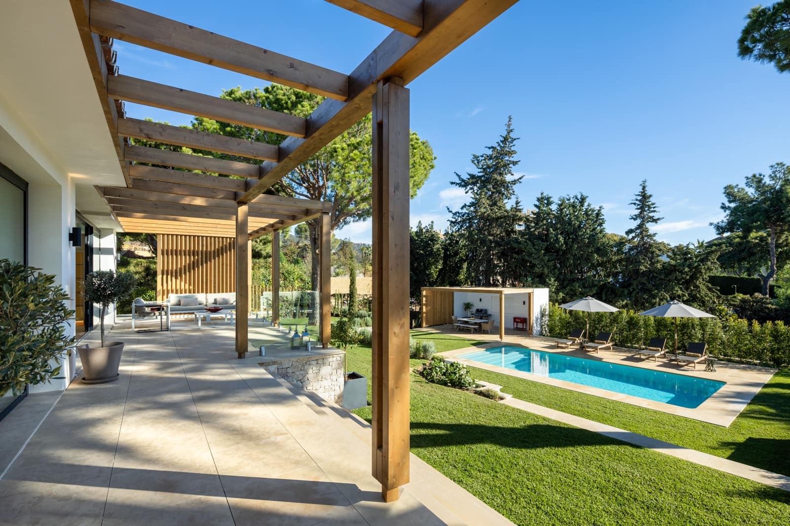 Casa de 4 habitaciones en Marbella en venta con piscina - 3.195.000 € (Ref: 9107000)