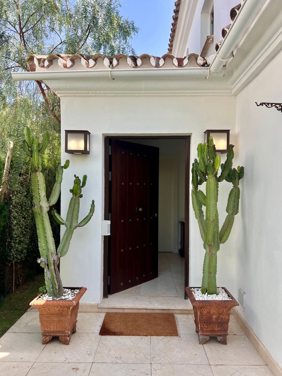 4 bedroom Villa for sale in Mijas Costa - € 899,000 (Ref: 9107291)