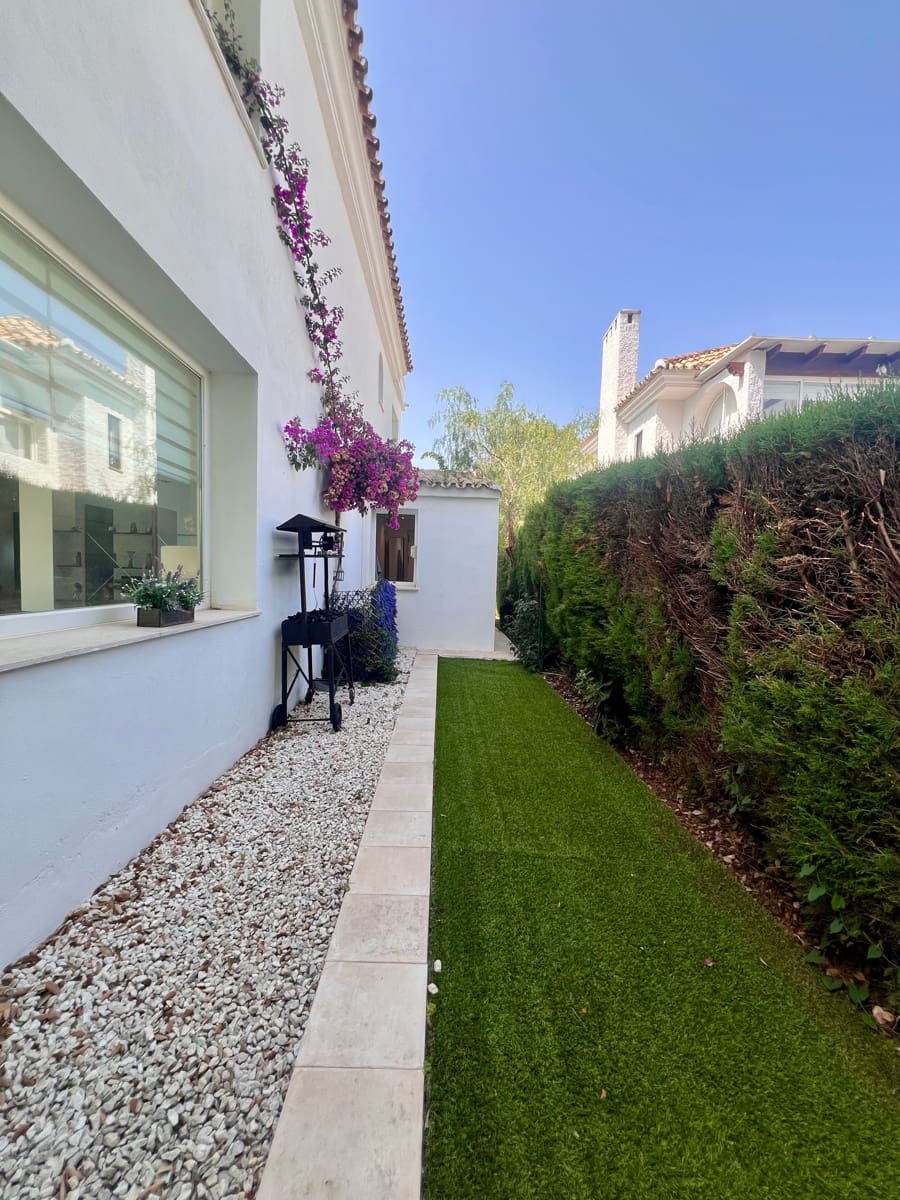 4 bedroom Villa for sale in Mijas Costa - € 899,000 (Ref: 9107291)