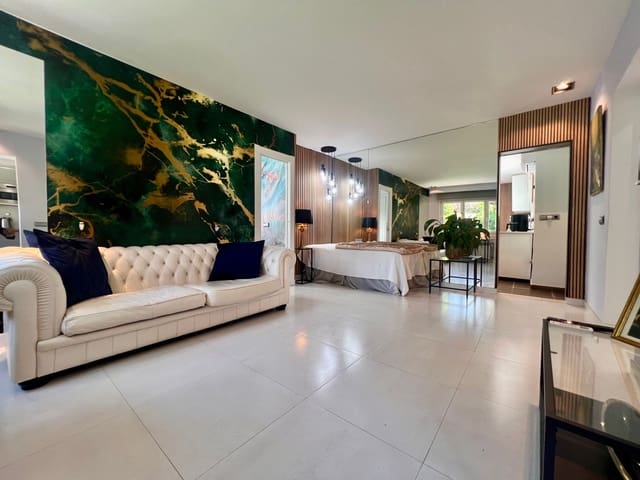 Chalet de 4 habitaciones en Mijas Costa, Mijas en venta - 899.000 € (Ref: 9107291)