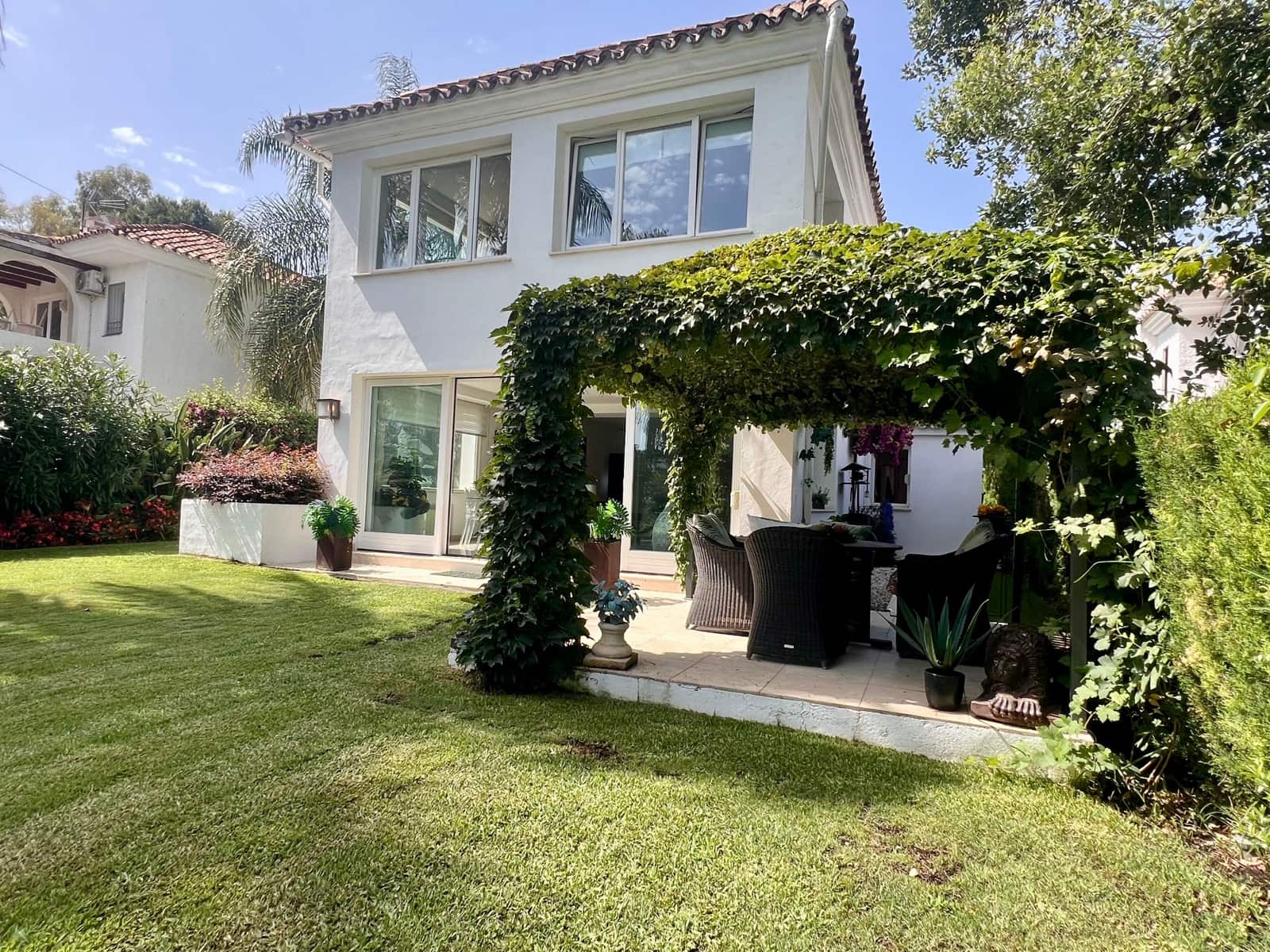 4 bedroom Villa for sale in Mijas Costa - € 899,000 (Ref: 9107291)