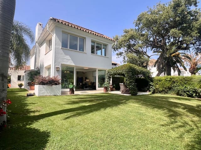 Chalet de 4 habitaciones en Mijas Costa, Mijas en venta - 899.000 € (Ref: 9107291)