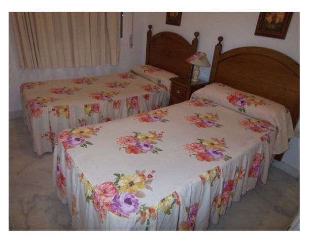 2 sovrum Lägenhet att hyra i Zona Puerto Deportivo, Fuengirola - 1 000 € (Ref: 9109362)